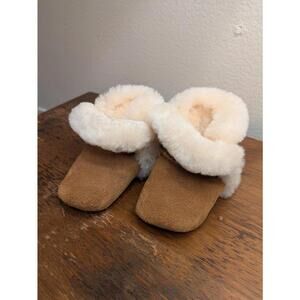 UGG Baby Booties Chestnut Shearling Suede Newborn Size 0/1 New without box